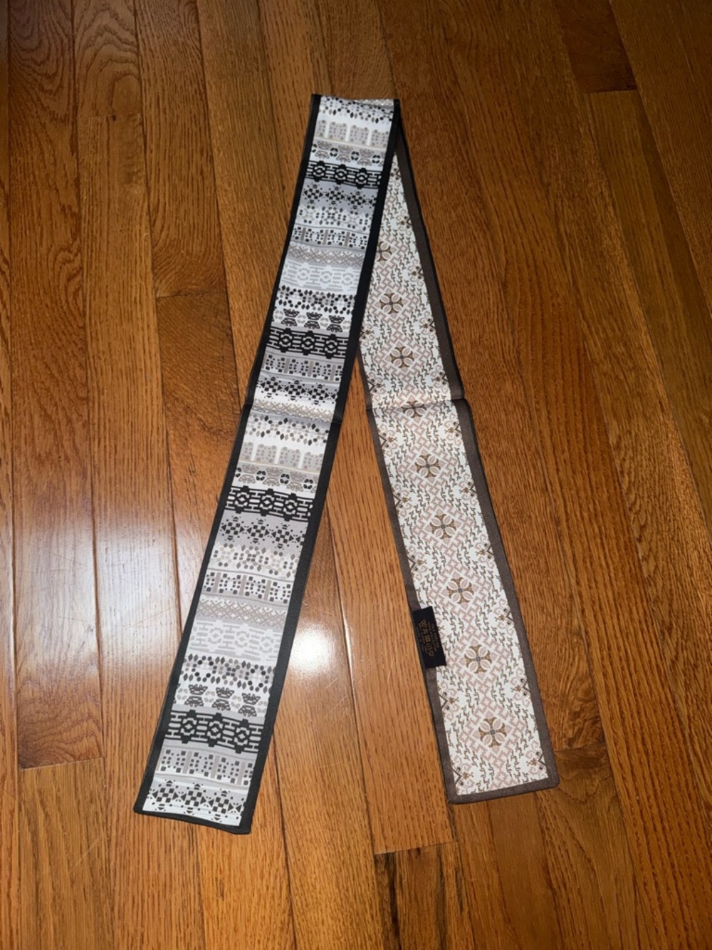 Reversible Silky Skinny Scarf | Neutral Geometric Print Twilly